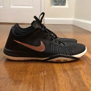 NIKE FREE TRAINING 6 Black with rose gold.